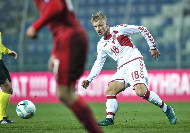 
    Danmarks Daniel Wass under venskabskampen Tjekkiet - Danmark, 15.november 2016.VM i fodbold bliver ikke ramt af vokseværk allerede i forbindelse med den næste slutrunde om tre år.
Således har Det Internationale Fodboldforbund (Fifa) droppet planerne om at udvide VM til 48 lande ved slutrunden i Qatar i 2022.. (Foto: Henning Bagger/Ritzau Scanpix)
   Foto: Henning Bagger/Ritzau Scanpix