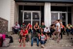 Migranter i den mexicanske by Ciudad Juarez afventer svar på, om de kan få tilladelse til at krydse grænsen til USA. Foto: Paul Ratje/Ritzau Scanpix