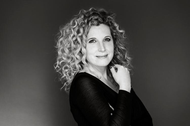 'Til min søster' handler om ofte tabuiserede sider af moderskabet, om Kalundborg i 90'erne og om søstersolidaritet på tværs af historien. Foto: Les Kaner