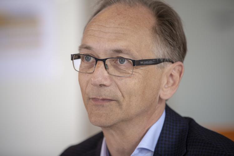 I begyndelsen af valgkampen overdrog Stig Grenov formandskasketten til Isabella Arendt, mens han holder orlov.  Foto: Miriam Dalsgaard/POLFOTO