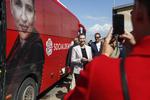 
    Naturmøde i Hirtshals 2019 Mette Frederiksen og Pia Olsen Dyhr der fotograferer mette foran hendes bus Foto: Claus Bjoern Larsen/Scanpix 2019)
   Foto: Claus Bjoern Larsen/Ritzau Scanpix