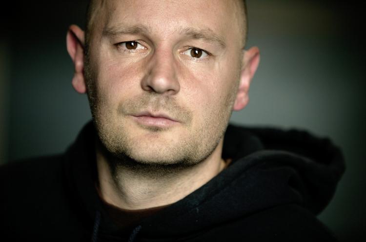 Den norske forfatter Erlend Loe, som er aktuel med romanen 'Dyrene i Afrika', anbefaler her sine tre yndlings bøger, der indkapsler den nordiske sorte humor.
   Foto: Jacob Ehrbahn/POLFOTO