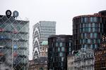 Axel Towers (i forgrunden) og Industriens Hus er to markante bygninger i det centrale København. Hvor æstetiske, de hver især er, er der delte meninger om tho.  Foto: Jens Dresling/POLFOTO