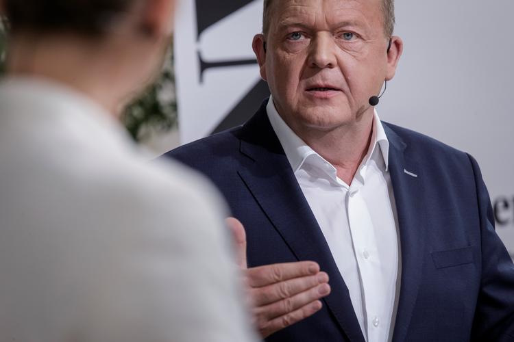 En pakke cigaretter skal koste på den gode side af 60 kroner, mener Venstre nu. Foto: Mads Nissen/POLFOTO