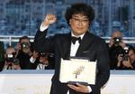 Guldpalmen gik til den koreanske film ’Gisaengchung’ (’Parasite’) og dens instruktør Bong Joon-ho. Foto: Jean-paul Pelissier/Ritzau Scanpix