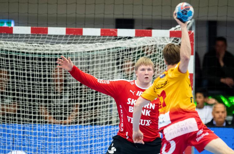 Skjerns målmand Emil Nielsen holdt sit holde inde i opgøret mod GOG, og det sluttede søndag lykkeligt for jyderne.
   Foto: John Randeris/Ritzau Scanpix
