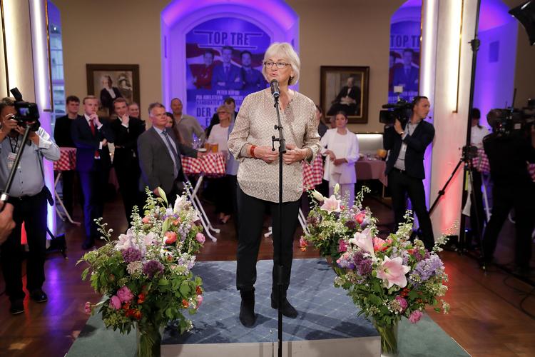 Folketingets formand og medlem af folketinget for DF, Pia Kjærsgaard, holdt tale, efter det stod klart, at Dansk Folkeparti ville blive mere end halveret til EP-valget.  Foto: Jens Dresling/POLFOTO