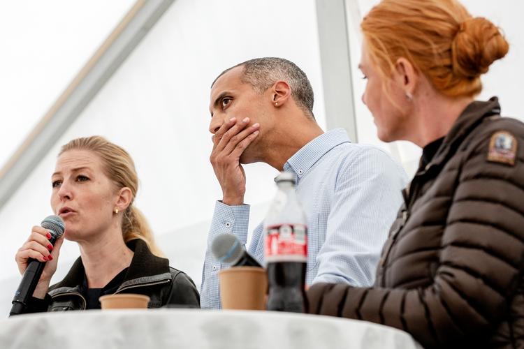 
Der stod udlændinge på debatmenuen i Politikens Valgtelt, da (fra venstre) Sofie Carsten Nielsen mødte Mattias Tesfaye og Inger Støjberg. 
   Foto: Miriam Dalsgaard/POLFOTO