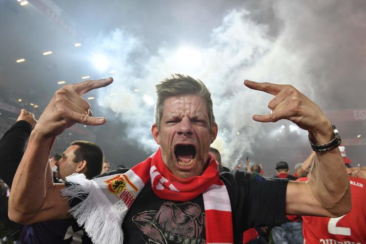 Tilhængerne af Union Berlin fejrede oprykningen efter kampen. Foto: John Macdougall/Ritzau Scanpix