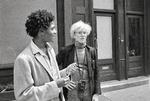 Andy Warhols omgangskreds var af og til irriteret over, at Warhol dokumenterede hvert eneste øjeblik af sit og Basquiats liv, og der var teorier om, at Warhol brugte kameraet som en form for social krykke han kunne gemme sig bag. West Broadway, 1984. Foto: © The Andy Warhol Foundation for the Visual Arts, Inc.