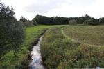 Her er Holme Å blot omkring en meter
bred, fordi vandet i 100 år er blevet ledt
udenom. Ålejet skal tilbage til sin oprindelige bredde på fem-seks meter. Foto: Varde Kommune