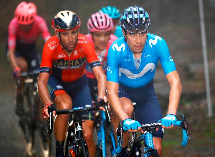 Mikel Landa (t.h.) fører an op ad Mortirolo fulgt af Vincenzo Nibali og indehaveren af den lyserøde førertrøje Richard Carapaz. Foto: Luk Benies/Ritzau Scanpix