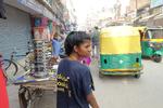 Guiden, 18-årige Anny, blev samlet op af socialarbejdere i New Delhi, efter hun som lille tog turen fra hjemstavnen Odisha, da børnehjemmet, hun boede på, lukkede.  Foto: Laura Byager Rabøl