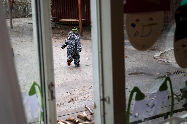 TV2-dokumentaren viser, hvordan nogle børn er helt overladt til sig selv i løbet af en dag. Billedet har ingen sammenhæng med de konkrete sager .  Foto: Emma Sejersen/POLFOTO