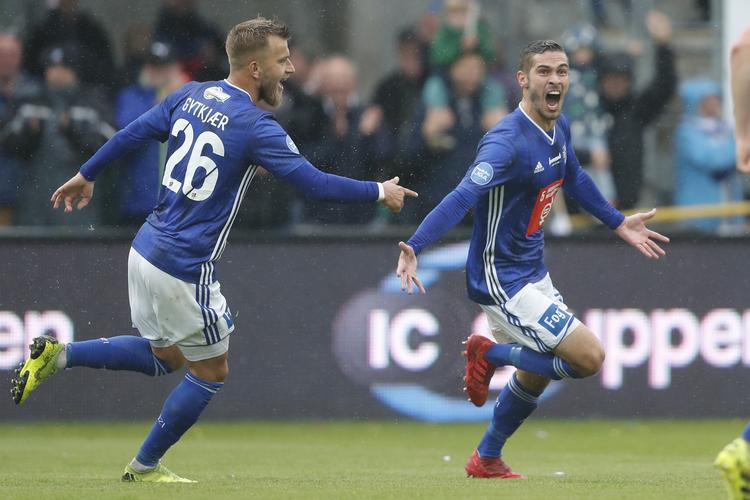 Lyngbys mål blev scoret af Frederik Gytkjær (tv.), der også brændte et straffespark, og Lasse Fosgaard (th.) Foto: Jens Dresling/POLFOTO