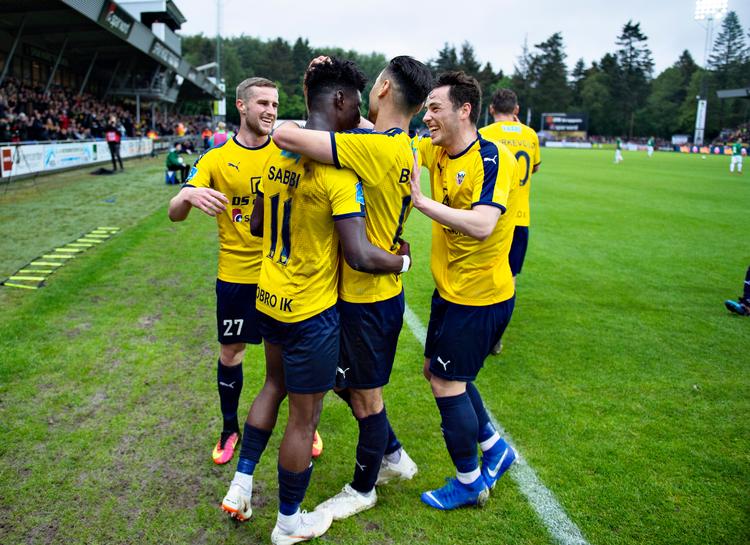Selv om Emmanuel Sabbi scorede målet er det målmanden Jesper Rask, der er Hobros helt store spiller mod Viborg.
   Foto: Henning Bagger/Ritzau Scanpix