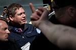 Når Rasmus Paludan provokerer, bliver moddemonstranterne hans nødvendige hjælpere. Foto: Jacob Ehrbahn