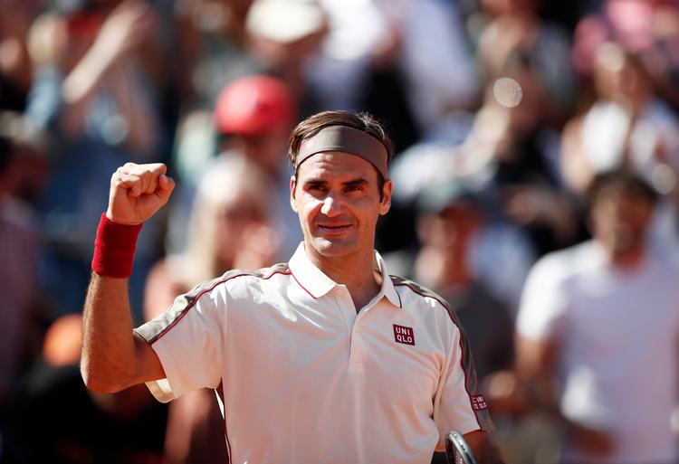 Efter et tæt tredje sæt er Roiger Federer blandt de sidste 16 i Paris, hvor hans næste modstander bliver franskmanden Nicolas Mahut eller argentineren Leonardo Mayer.
   Foto: Benoit Tessier/Ritzau Scanpix
