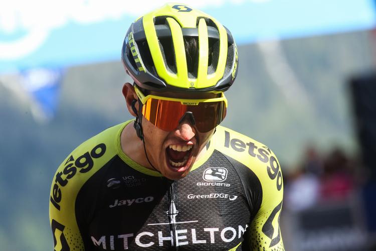 Med et jubelbrøl triumferede Esteban Chaves på 19. etape i Giro d'Italia efter en lang periode med modgang. Foto: Luk Benies/Ritzau Scanpix
