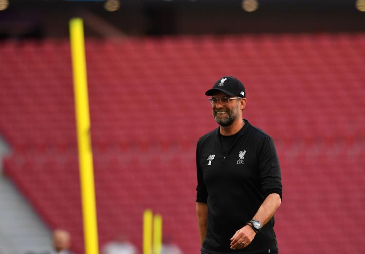  Liverpool-manager Jürgen Klopp havde sine spillere på græs en lille time fredag aften. Lørdag er det alvor mod Tottenham.  Foto: Ben Stansall/Ritzau Scanpix