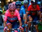 Ecuadorianeren iRichard Carapaz forsøger at køre son spanske holdkammerat Mikel Landa frem til sejr på Giroens sidste stor bjergetape, men Landa må i spurten se sig slået af landsmanden Pello Bilbao. Foto: Luca Bettini/Ritzau Scanpix