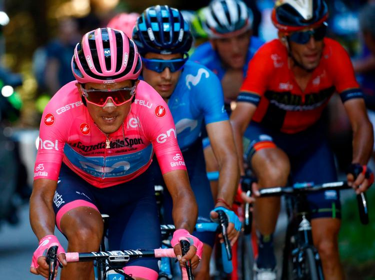 Ecuadorianeren iRichard Carapaz forsøger at køre son spanske holdkammerat Mikel Landa frem til sejr på Giroens sidste stor bjergetape, men Landa må i spurten se sig slået af landsmanden Pello Bilbao. Foto: Luca Bettini/Ritzau Scanpix