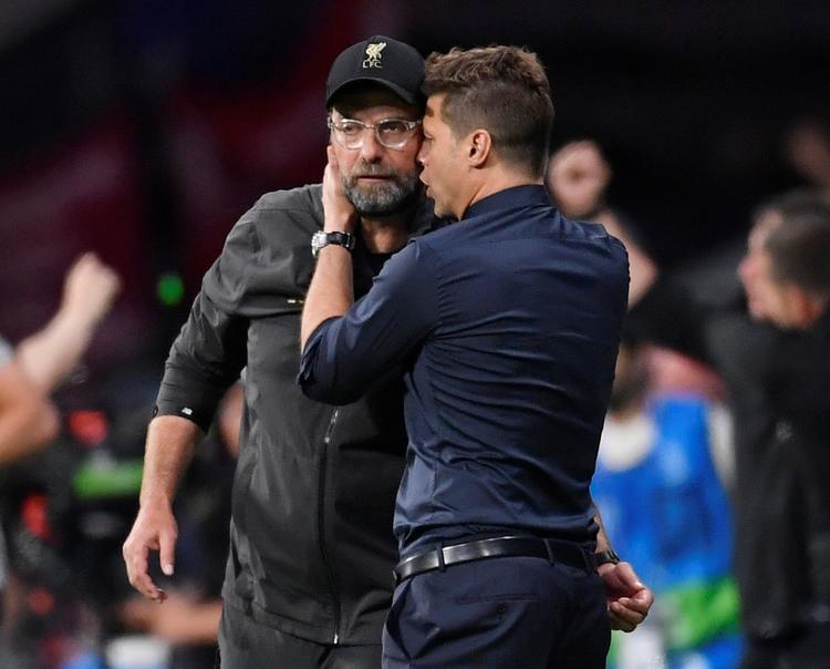 Mauricio Pochettino siger tak for kampen til Liverpools manager, Jürgen Klopp.
   Foto: Toby Melville/Ritzau Scanpix