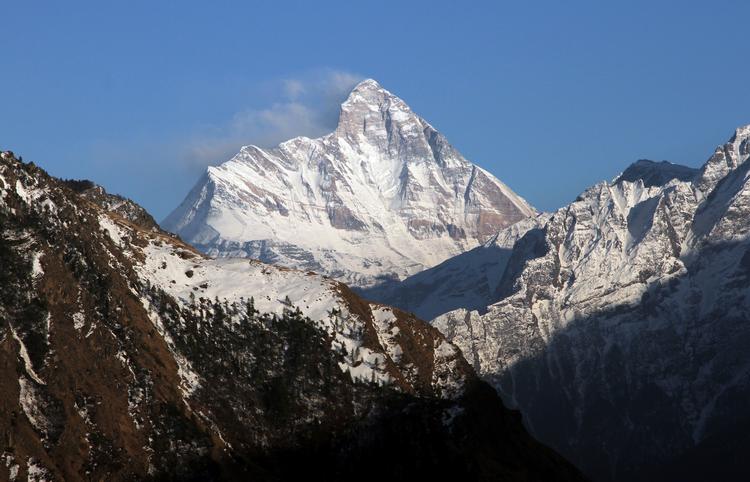 De undsatte bjergbestigere er blevet fløjet i sikkerhed, efter at de er blevet fundet i en basecamp nær Indiens næsthøjeste bjerg, det 7826 meter høje Nanda Devi. Foto: Stringer/Ritzau Scanpix