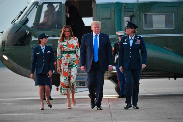 Donald Trump og førstedame, Melania Trump, på vej til London på officielt statsbesøg. 
 Foto: Mandel Ngan/Ritzau Scanpix