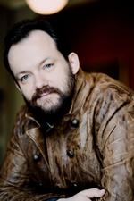 Dirigenten Andris Nelsons. Foto: Marco Borggreve
