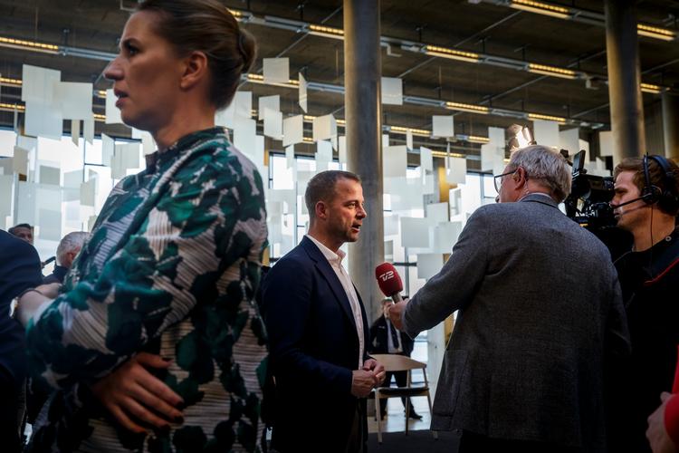 Socialdemokratiets formand Mette Frederiksen og Radikale Venstres formand Morten Østergaard til partilederdebat på TV2 i Aalborg.  Foto: Mads Nissen/POLFOTO