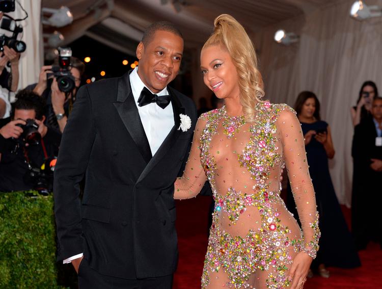Shawn Carter alias Jay-Z, her fotograferet sammen med sin hustru, sangerinden Beyoncé. Sammen har de en anslået formue på over 1,3 milliarder dollar. Foto: Evan Agostini/Ritzau Scanpix