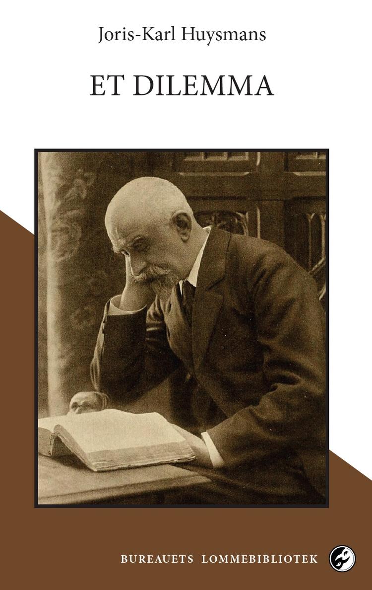 Anmelderen mindes ikke tidligere at have set et omslag (brunt billede af gammel, hvid forfatter på brunet-hvid baggrund), der i så ringe grad kommunikerer bogens indhold. Foto: Udsnit af bogforside