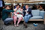 Statsminister Lars Løkke Rasmussen (V) mødte efter sin opsigtsvækkende udmelding vælgere i en sofa på Kultorvet i København. Foto: Martin Lehmann/POLFOTO