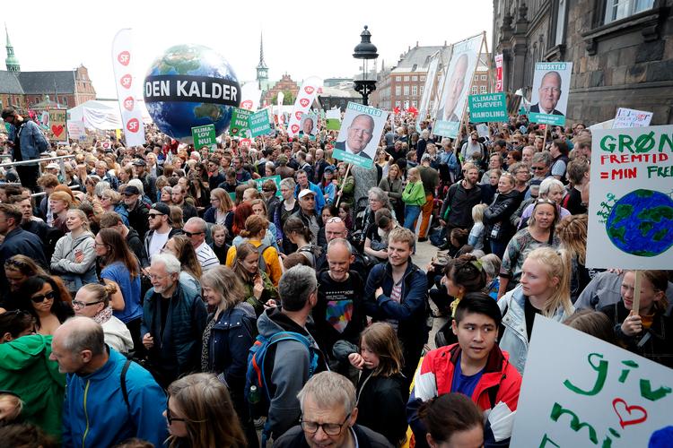 Med 30.000 deltagere alene i København satte Folkets Klimamarch rekord 25. maj. De seneste måneder har en række demonstrationer trukket titusinder af deltagere, i takt med at klima er blevet det dominerende valgemne. Foto: Jens Dresling/POLFOTO