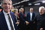 
    Kristian Thulesen Dahl, Mette Frederiksen og Uffe Elbæk efter 'Det sidste ord' Partilederdebat i TV 2s studie på Københavns Hovedbanegård Foto: Mads Claus Rasmussen/Ritzau Scanpix
