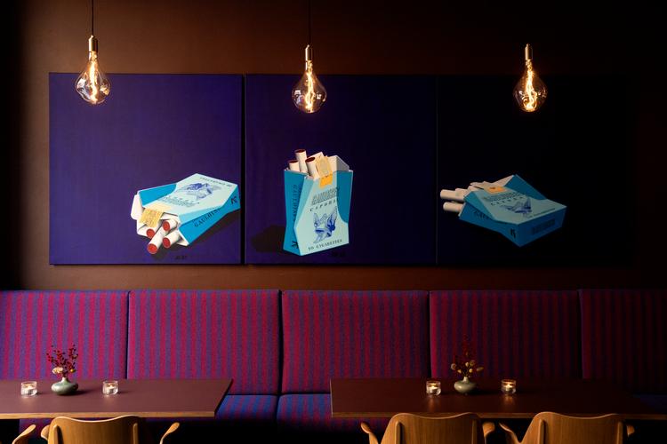 Folkene bag stamværtshuset Palæ Bar i Adelgade har åbnet en cocktailbar, Bar Deco, i nabolokalet, hvor håndbajere er skiftet ud med højstilkede glas.
   Foto: Peter Hove Olesen/POLFOTO