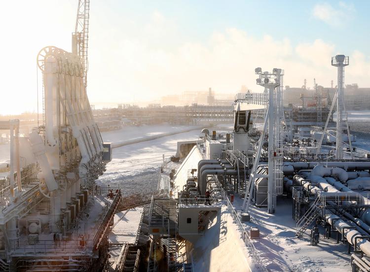 Da Rusland invaderede Krim, skulle Vestens sanktioner piske Putin på plads. I dag sørger kinesiske milliarder og tankskibe fra Sovcomflot for, at flydende gas fra Sibirien når de kinesiske storkunder. 
   Foto: Alexander Ryumin/Ritzau Scanpix