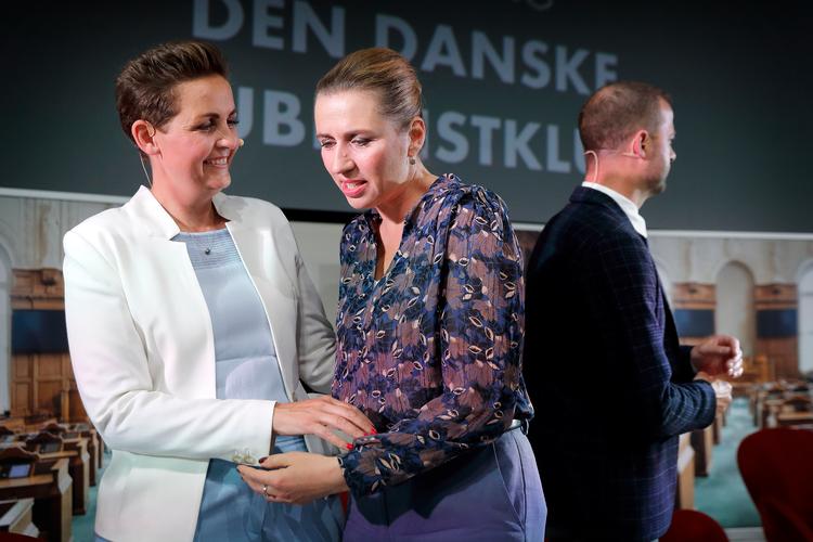 Lederne i rød blok hyggede sig gevaldigt samme under en debat i Publicistklubben i dag, men snart begynder svære forhandlinger. Foto: Jens Dresling/POLFOTO