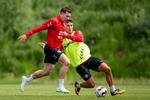 Pierre-Emile Højbjerg i træningsaktion for det danske fodboldlandshold. Den unge spiller fra Southampton er en gave til landsholdet. Sprællevende og reflekterende.
 Foto: Thomas Sjørup/Ritzau Scanpix