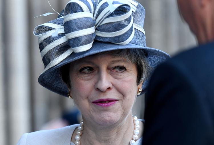 Theresa May fotograferet i går i forbindelse med mindehøjtidelighederne for D-dagen i Frankrig. Foto: Pool/Ritzau Scanpix