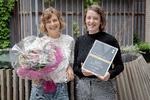 Som det eneste danske medie fik Politiken i år guld for sit design. Det var i kategorien 'Årets digitale historie'. Frauke Giebner (projektleder) og Mette Højlund (digitalt design) modtog i går klapsalver på holdets vegne.   Foto: Peter Hove Olesen/POLFOTO