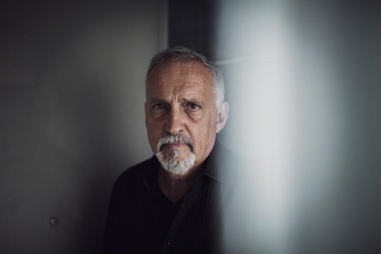 
 
  Jussi Adler-Olsen har netop udgivet sin 8. bog i serien om Afdeling Q. Foto: Miriam Dalsgaard/POLFOTO