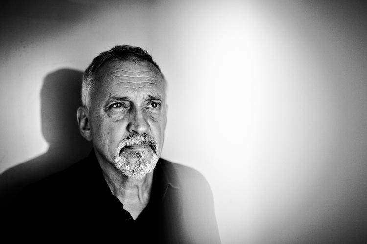 Jussi Adler-Olsen synes, at beskrivelsen af virkelige mord, som det sker i true crime-genren, ofte ender med at bremse læserens reflektion. Foto: Miriam Dalsgaard/POLFOTO