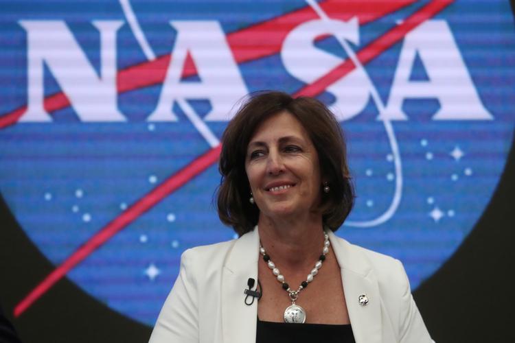 
    Robyn Gatens, vicedirektør for  International Space Station i NASA fortæller at turister næste år er velkommen i rummet. REUTERS/Shannon Stapleton
   Foto: Shannon Stapleton/Ritzau Scanpix