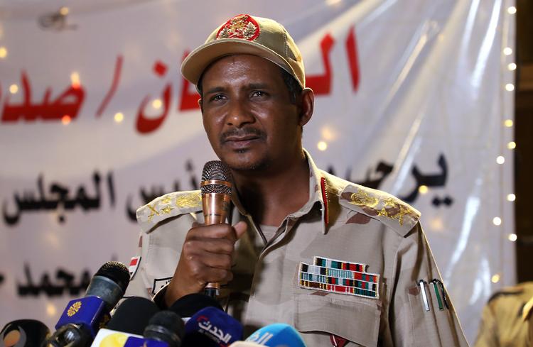 Den tidligere kamelhandler Mohammed Hemeti Hamadan har trods sine få års skolegang fået en helt central  - og frygtet - positin i Sudan. 
   Foto: -/Ritzau Scanpix