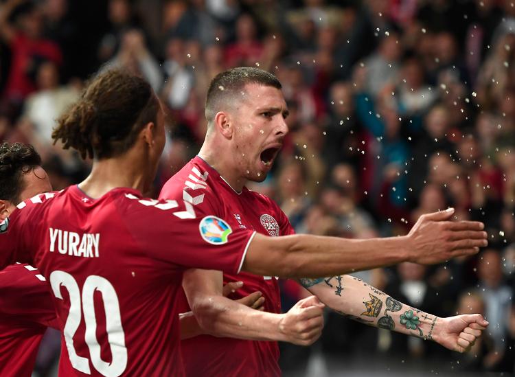 
Pierre-Emile Højbjerg kom ind og lignede en matchvinder.  Men til sidst udlignede irerne, der følte sig som vindere i 1-1-kampen i Parken..
   Foto: Lars Poulsen/POLFOTO