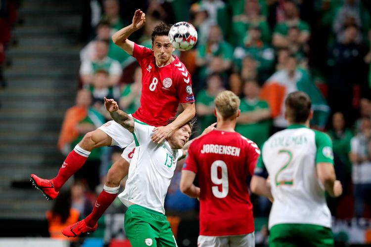 Thomas Delaneys krop vidnede efter 1-1-kampen mod Irland om, at han som altid gik forrest i nærkampene. Foto: Jens Dresling/POLFOTO