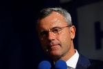 Norbert Hofer, den nye leder af Frihedspartiet, præsenterer sig som naturens muntre søn, selv om partiet ellers ikke tidligere har slået sig op på at være miljøforkæmpere. Foto: Leonhard Foeger/Ritzau Scanpix