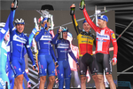 Også på andendagen af Hammer Series kunne Deceuninck-Quick Step juble over en imponerende triumf. Fra venstre ses Fabio Jakobsen, Davide Martinelli, Remco Evenepoel, Yves Lampaert og Michael Mørkøv. Foto: Luc Claessen/Getty Images. 
